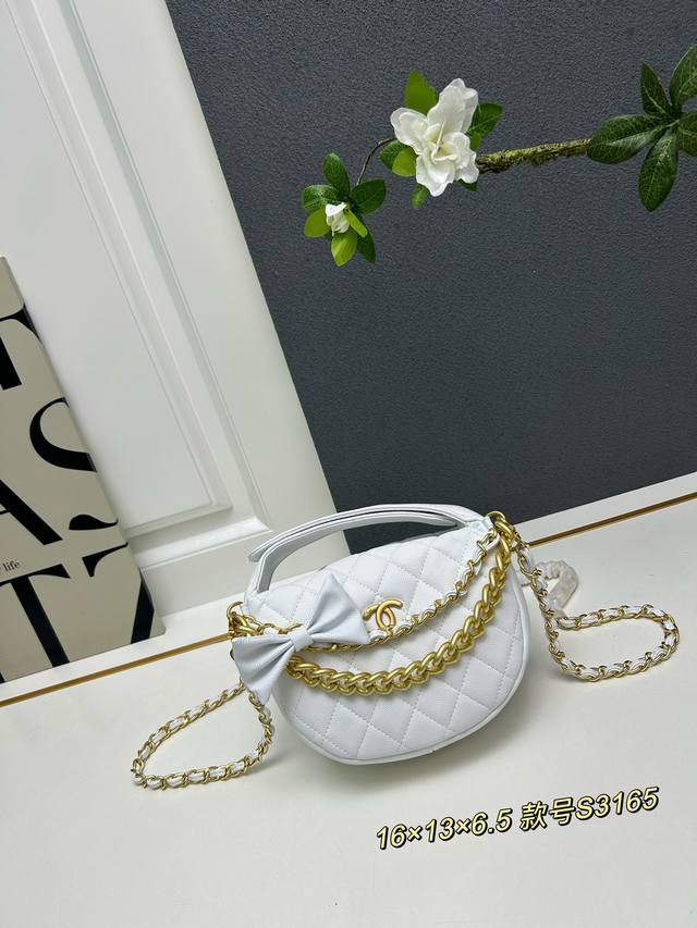 小香蝴蝶结游泳圈新款出货~ 全网首发 24C 是全网首发 牛皮鱼子酱+复古五金 24C推出经典19Bag的单肩集经典和时尚于一体,黑金配鱼子酱,绝配 手拎包的难 小香蝴蝶结游泳圈新款出货~ 全网首发 24C 是全网首发 牛皮鱼子酱+复古五金 24C推出经典19Bag的单肩集经典和时尚于一体,黑金配鱼子酱,绝配 手拎包的难