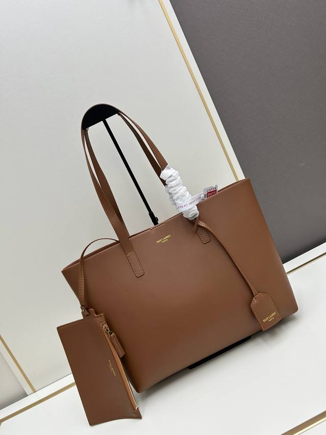 新款 Ysl｜Shopping Bag 圣罗兰最经典之一的shopping Bag购物袋包包来啦[赞r] 非常柔软的牛皮材质，比较耐磨耐刮擦～轻便又百搭～需要通