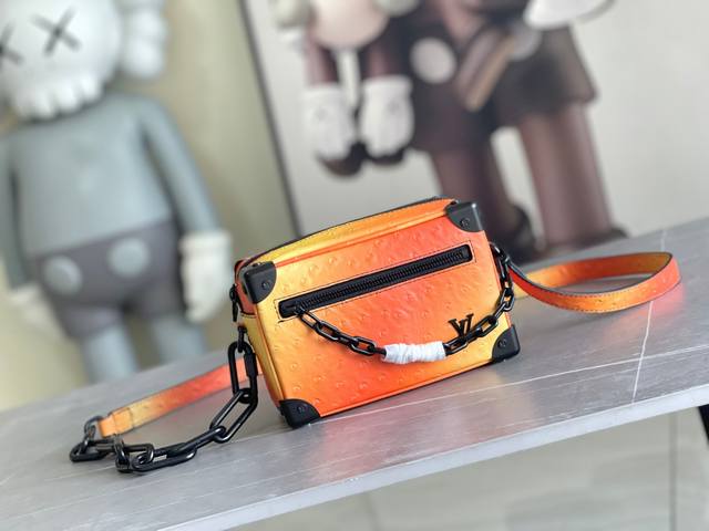 钢链 顶级原单m85041 M68906 44735 年男士春夏系列~麻耶这个老花搭配金链条真的是要命的好看！！精致复古，经典又带点活力，男女通吃款，这样的款式