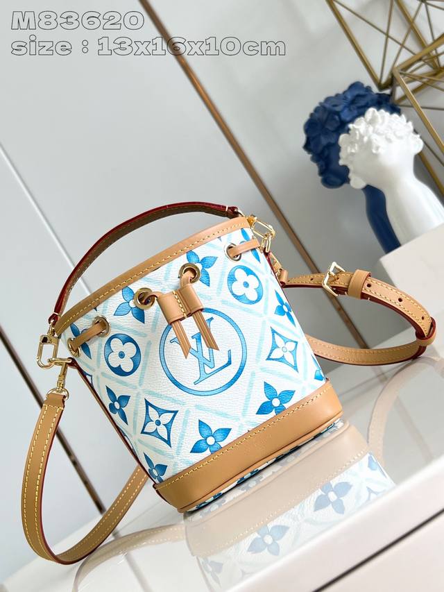 顶级原单 独家实拍 M83620 Lv By The Pool 系列推出 Nano Noé 手袋,为涂层帆布描摹 Monogram Tiles 图案,洋溢明媚地 顶级原单 独家实拍 M83620 Lv By The Pool 系列推出 Nano Noé 手袋,为涂层帆布描摹 Monogram Tiles 图案,洋溢明媚地