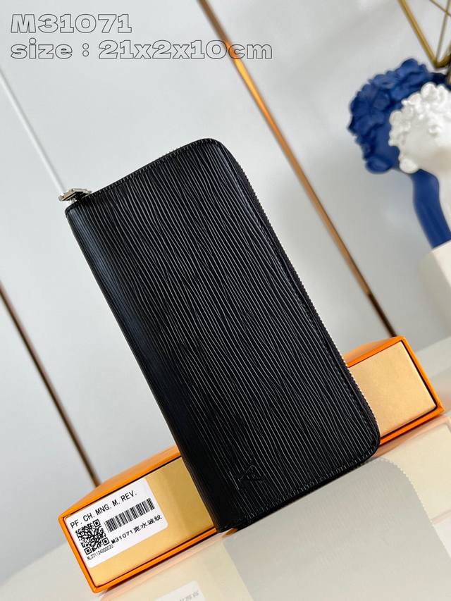 顶级原单 独家实拍 M31071水波纹 本款横向的zippy 钱夹是用monogram Eclipse画布制作的,带有芦丁色调的金属。灵感来自传统的垂直zipp 顶级原单 独家实拍 M31071水波纹 本款横向的zippy 钱夹是用monogram Eclipse画布制作的,带有芦丁色调的金属。灵感来自传统的垂直zipp