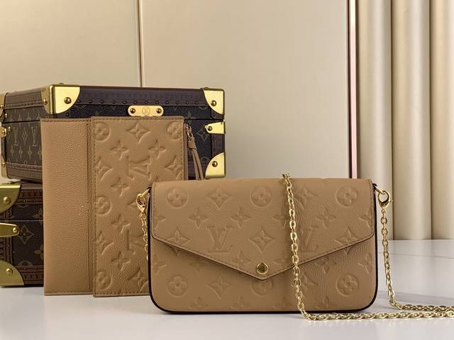 顶级原厂 Pochette Félicie 链条包 M64065 61276 杏色pochette Félicie 链条包为 Monogram Empreint