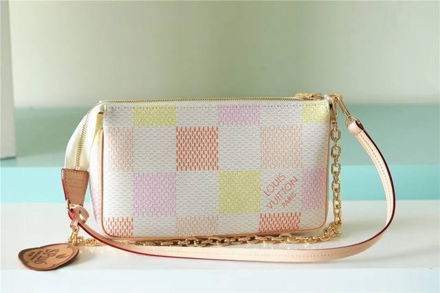 顶级原单 N40642粉色 麻将包系列 Pochette Accessoires 手袋、本款 Pochette Accessoires 手袋采用 Monogra