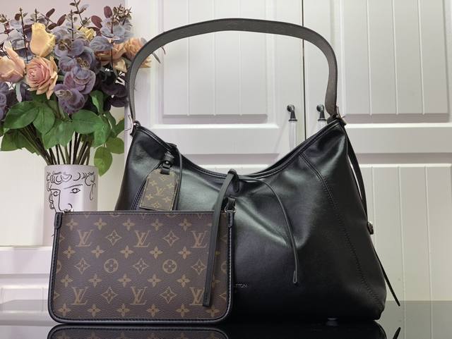 顶级原单 特惠 Carryall Dark 中号手袋 M25143 46197黑色 以柔软羊皮革塑造时尚慵懒廓形，为 2024 春夏秀场造型增添瞩目姿彩。抛光金