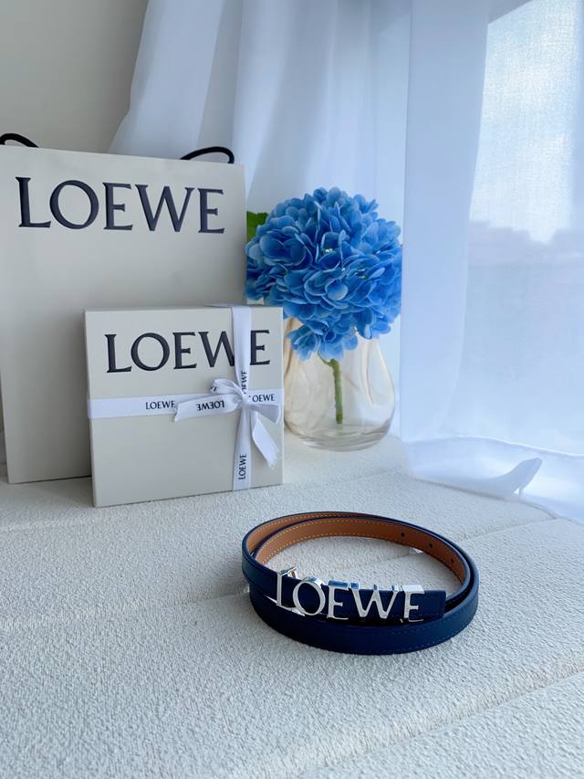 罗意威 双面意大利进口头层小牛皮,搭配真空电镀亮面字母纯铜扣,官网新款,专柜有售,市场顶级品质,支持验货 配送全套专柜包装,宽度 1.5Cm 罗意威 双面意大利进口头层小牛皮,搭配真空电镀亮面字母纯铜扣,官网新款,专柜有售,市场顶级品质,支持验货 配送全套专柜包装,宽度 1.5Cm