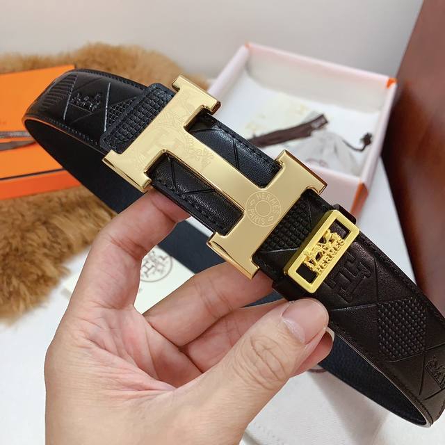 配正版包装，原单精品，爱马仕精品钢扣，真空电镀马拉车精品打磨，正版同步， 压花皮纹清晰质感舒适 版型时尚高档 宽度3.8Cm 高清实拍大图 ，保质保量