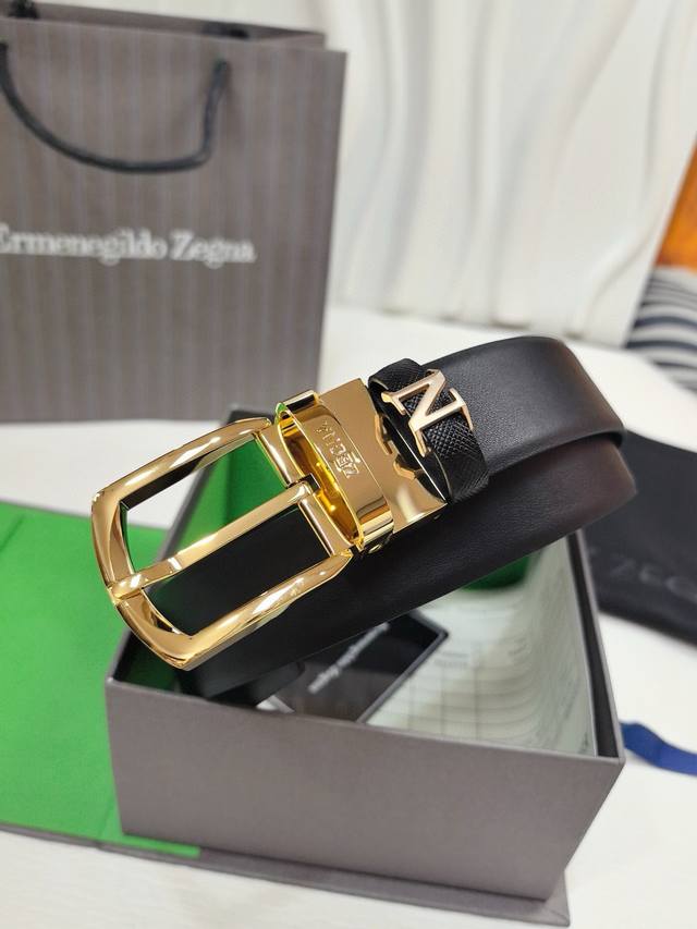 杰尼亚新款更新，Binario 针扣，深钌灰色饰面，可完全调节双面皮带，正面为黑色马德拉斯格纹雕纹小牛皮，反面为黑色小牛皮，意大利制造3.5Cm宽度