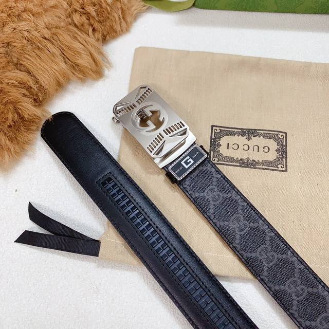 古奇新款自动扣系列，宽度3.5Cm，配正版包装，顶级高端精工贴合工艺，纯钢五金精品打磨材质，高端品质进口原厂皮料，正版开模， 高清实拍大图 ，保质保量