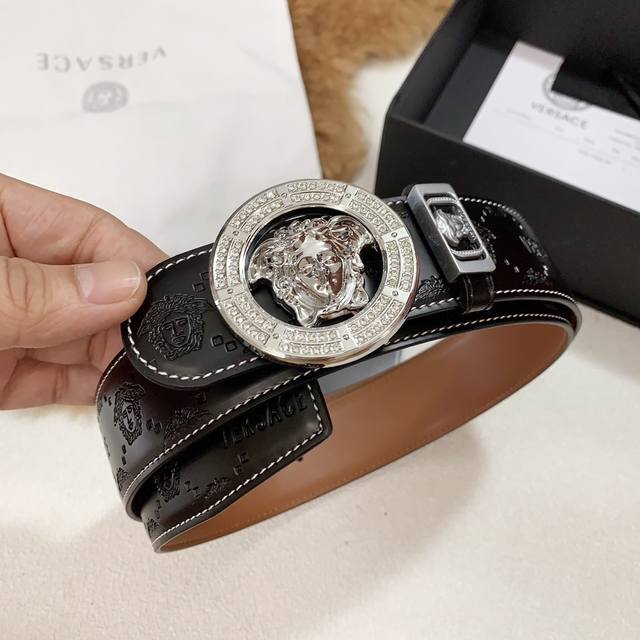 Versace 范思哲 配送官网同步正版新款包装，美人头正版开模经典版型高档时尚 ，进口牛皮美杜莎压花，对版车线，宽度3.8 Cm ，品质保真 专柜最新版买版开