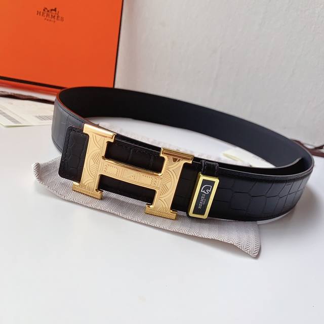 配正版包装，爱马仕正版同步精品扣，版型高档时尚，亚光鳄鱼纹原版皮带身，进口牛皮原厂皮质，精细打磨五金扣件，， 制作工艺考究 宽度3.8Cm 高清实拍大图