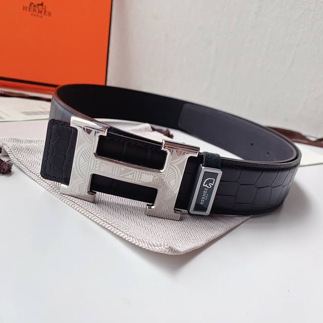 配正版包装，爱马仕正版同步精品扣，版型高档时尚，亚光鳄鱼纹原版皮带身，进口牛皮原厂皮质，精细打磨五金扣件，， 制作工艺考究 宽度3.8Cm 高清实拍大图