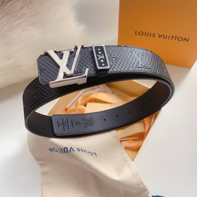 配送正版礼品包装，顶级货。Lv路易威登正版开模官网同步精品，高端定制专供，精品钢扣锻造，真空电镀打磨 清晰编码logo刻印，，原单看图看细节，带宽4.0 Cm，