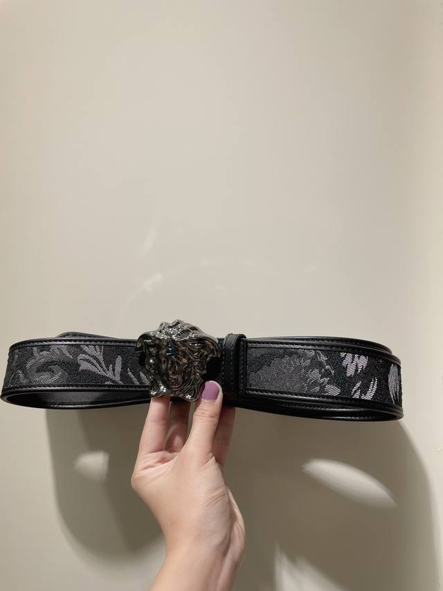 范思哲 意大利进口专柜专用印花帆布配头层皮底，搭配真空电镀亮面纯铜扣，官网新款，专柜有售，市场顶级品质，支持验货 配送全套专柜包装，宽度 3.8Cm