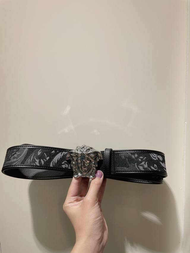 范思哲 意大利进口专柜专用印花帆布配头层皮底，搭配真空电镀亮面纯铜扣，官网新款，专柜有售，市场顶级品质，支持验货 配送全套专柜包装，宽度 3.8Cm