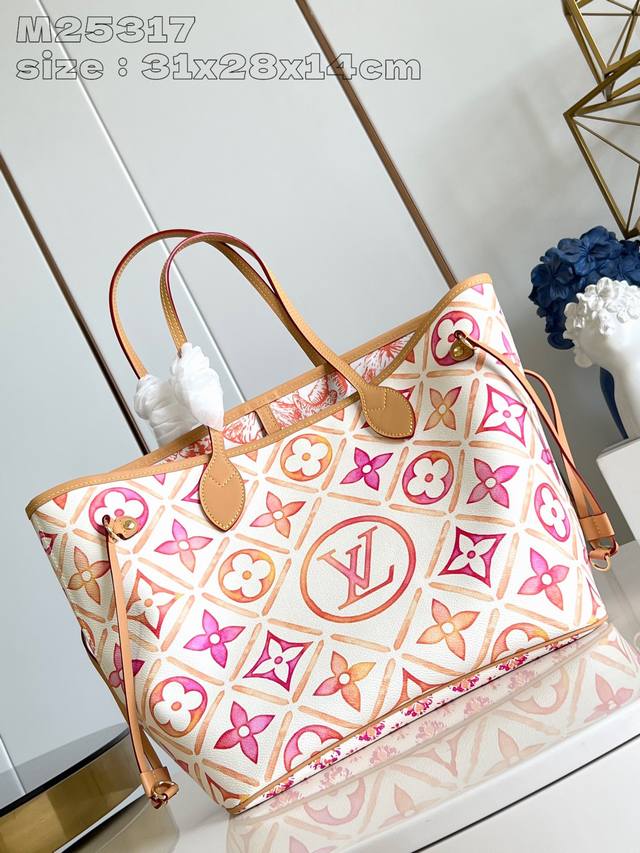 顶级原单 独家实拍 M25317红 本款 Neverfull 中号手袋选用 Monogram Tiles 帆布塑造托特包构型,再以皮革饰边勾勒顶部与手柄轮廓。中 顶级原单 独家实拍 M25317红 本款 Neverfull 中号手袋选用 Monogram Tiles 帆布塑造托特包构型,再以皮革饰边勾勒顶部与手柄轮廓。中