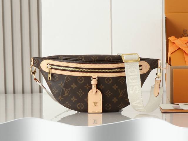 变码芯片版顶级原单、加强版 休闲时尚的定义 Zjh High Rise 腰包由monogram涂层帆布制成，细节包括可拆卸的姓名标签，采用该品牌标志性的天然牛皮