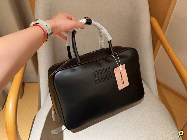 无盒 Miumiu缪缪 保龄球公文包 尺寸34×23×11