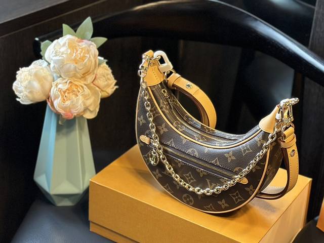 原单 芯片版 折叠礼盒+官网飞机箱 Lv Nicolas Ghesquière 溯源路易威登档案中的 Croissant 手袋，豌豆包，于 早春系列推出 Loo