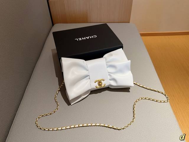 香奈儿chanel 24B蝴蝶结晚宴包 尺寸23×17×4 礼盒包装 香奈儿chanel 24B蝴蝶结晚宴包 尺寸23×17×4 礼盒包装