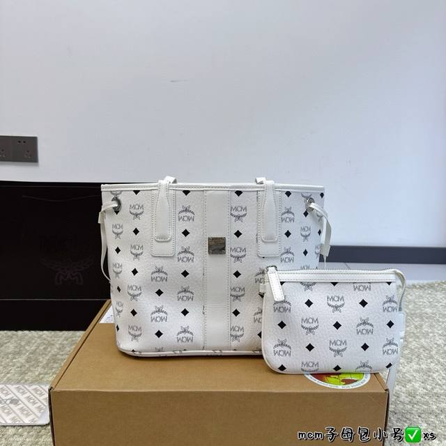 飞机盒 Mcm 子母托特包 真的太好背了,一直偏爱这种经典款。关键是很百搭,日常通勤、休闲旅行中搭配起来都毫不违和。 Visetos标识印花高级且有质感~带有皮 飞机盒 Mcm 子母托特包 真的太好背了,一直偏爱这种经典款。关键是很百搭,日常通勤、休闲旅行中搭配起来都毫不违和。 Visetos标识印花高级且有质感~带有皮