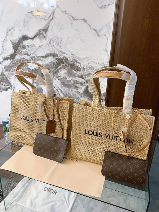 尺寸40 33 Cm Lv 草编 购物袋 来推荐这只阳光草编包 夏季限定 小巧精致 清爽文艺 让你可甜可美 夏天怎么能少了草编包呢