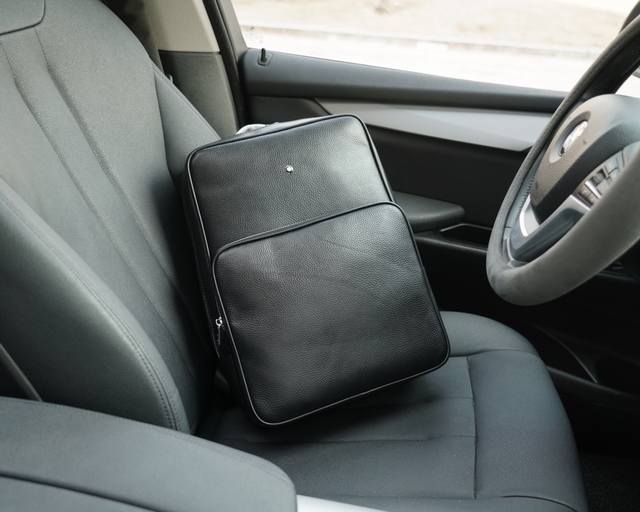 万宝龙 官网同步 高版本 原厂双肩背包 不要错过 全小牛皮制作 品质极好 超大容量 非市面普通货 来自贸易公司的狠货.. 强调一下 原厂 一直是抢爆的款式 专柜