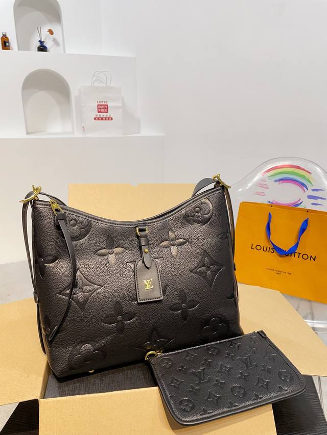 无盒 Lvcarryall 托特 好梦幻的色彩 Lv24的新品分享给大家 期待己久的lv包包 牛奶配色 时尚感十足，实用性也毫不逊色 无论是逛街、学会还是工作，