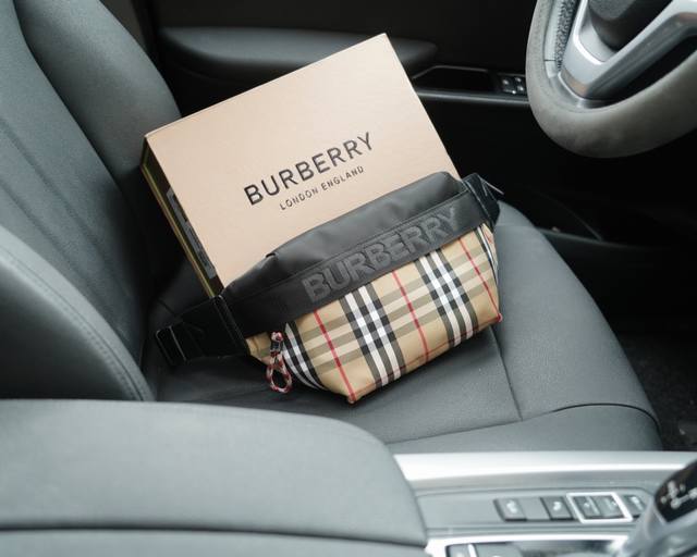 巴宝莉 官网同步 高版本 腰包 永恒不过时的标志性产品 纯原单布料 顶级五金制作 非市面普通版本 今年burberry最爱的款式 全部实拍 实用性非常高 完全不