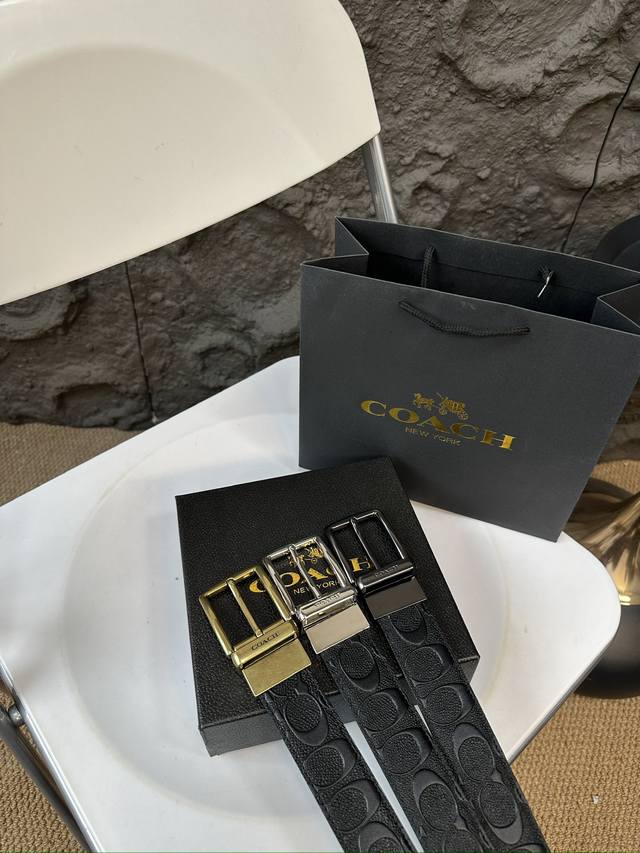 升级版 蔻驰！！ 高版本！ 腰带 嘿哈 原单牛皮皮带～热门款 皮带里面最火的啦～质量很好 全套包装！五金绝对不褪色 皮带头和专柜一样的哦～ 配礼盒手提袋发票