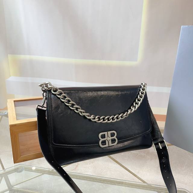 配折叠盒子 Balenciaga 巴黎世家bb Soft Flap Bag新款包包 Bb Soft Flap Bag，直接超越了crush 在我心里的地位，银色