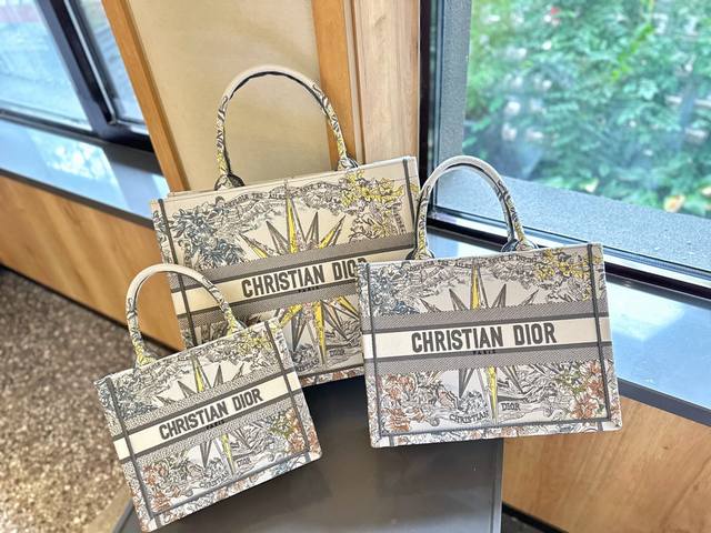 原单刺绣 折叠礼盒包装 Dior托特tote 超实用的3个尺寸 新颜色购物袋~ 出游必备单品！ 尺寸 26Cm小 35Cm中 41Cm大