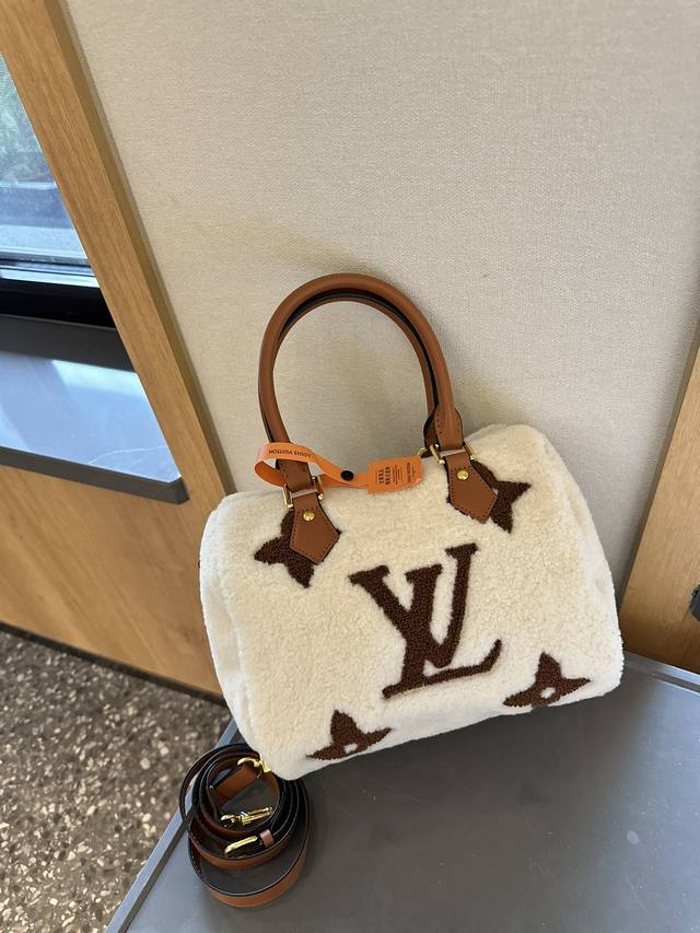 礼盒包装 Size：25Cm L家经典speedy 可手提 可斜挎 Speedy永远是我心里面的白月光