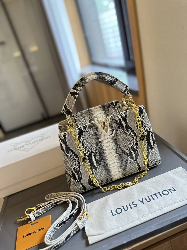 折叠礼盒包装 Lvcapucines 贵妇包 金色扣五金，超繁琐制作工序，女王范儿必备，Mini款独特超宽背带，经典大logo设计，结合monogram经典小花