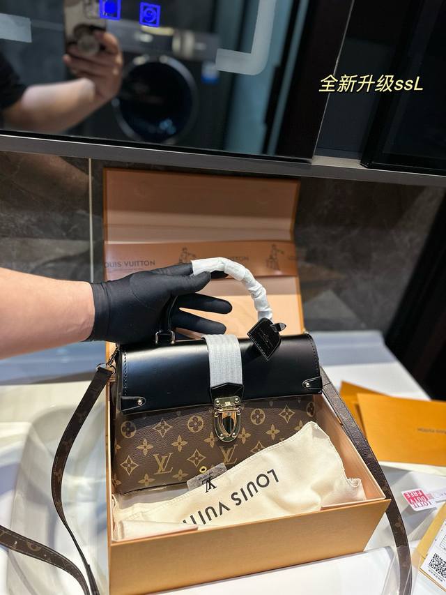 礼盒包装 Lvm43125 原版激光logo锁扣张天爱同款独家实拍升级版本！全新的one Handle翻盖手袋搭配杏超强与丰富的经典设计细节，彰显独特魅力配有旅