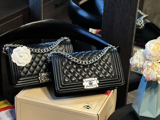 鱼子酱 小羊皮 折叠礼盒 官网飞机箱 原单 Chanel Leboy 顶流款 百看不厌 Chane Leboy新品菱格辣妈包 经典 集高端于一身 梦幻之作 尽显