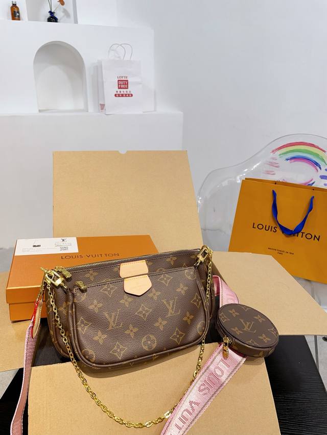 礼盒包装 Lv三件套麻将包 柔软的monogram面料+纯钢五金一包四用。可当钥匙包。小容量零钱包、大容量麻将包，编织肩带还可以与其他包包搭配使用。钥匙包可以用