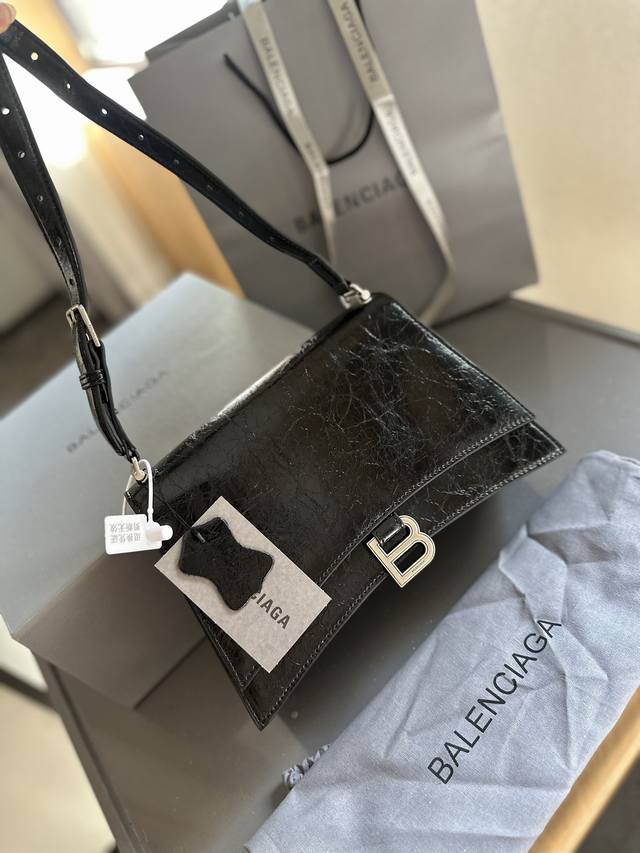 头层牛皮 “折叠礼盒官网飞机盒” 巴黎世家 Balenciaga 巴黎世家 Hourglass 沙漏包 斜挎包 Lisa款 最新走秀款 来啦 专柜限量上市 娱乐