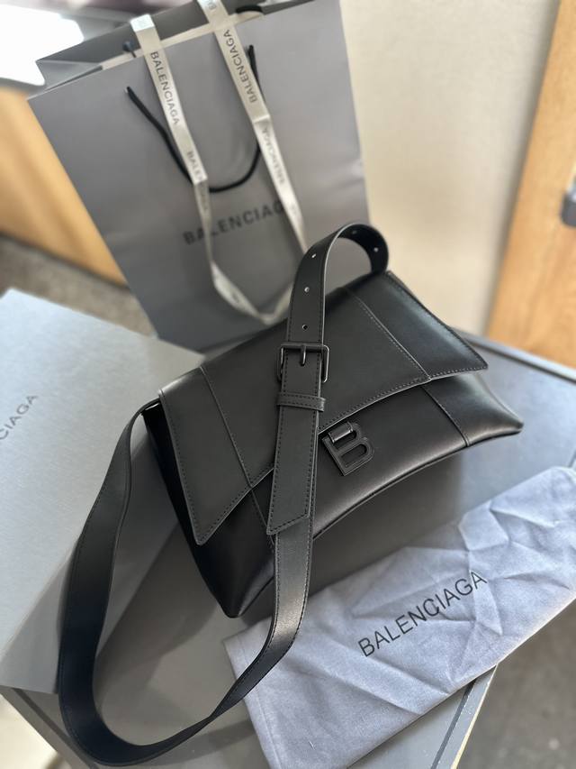 头层牛皮 “折叠礼盒官网飞机盒” 巴黎世家 Balenciaga 巴黎世家 Hourglass 沙漏包 斜挎包 Lisa款 最新走秀款 来啦 专柜限量上市 娱乐