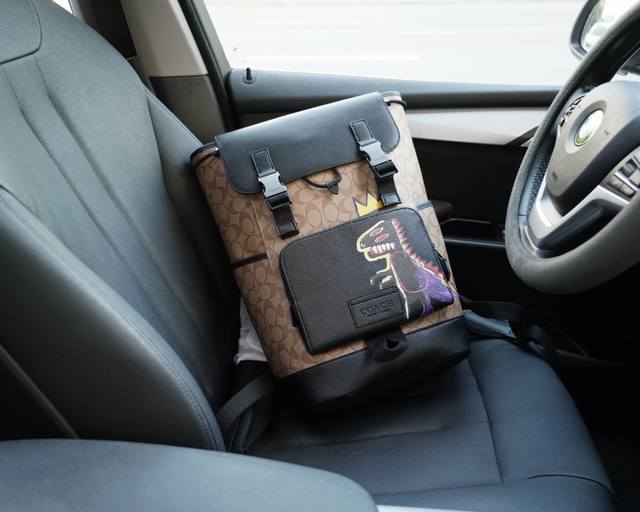 蔻驰 官网同步 高版本 原厂双肩背包 不要错过 全原单小牛皮制作 品质极好 超大容量 非市面普通货 来自贸易公司的狠货.. 强调一下 原厂 一直是抢爆的款式 专