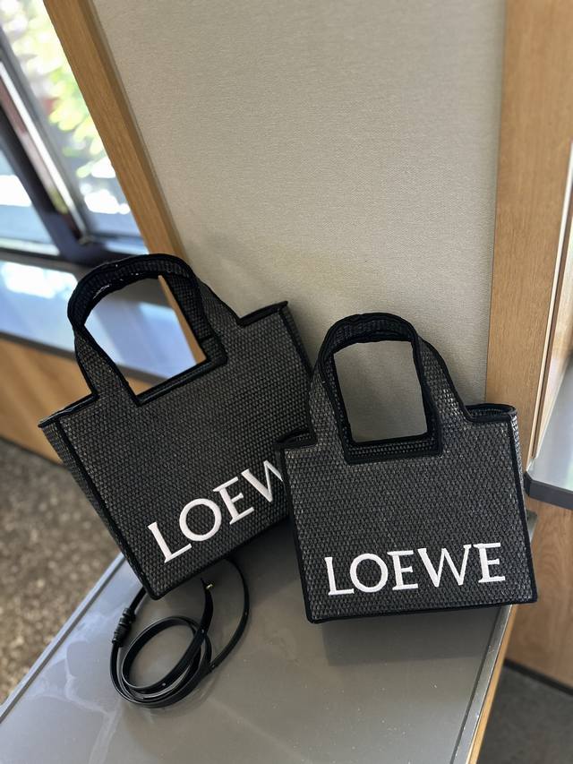 配长肩带 Loewe罗意威 Anagram Basket刺绣徽标草编织购物袋菜篮子 夏季新款草编包basket Bag 菜篮子 编织拼皮购物袋沙滩度假手提包。