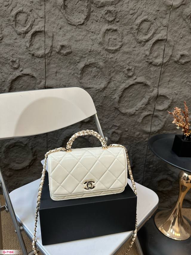 配折叠盒 香奈儿24B链条手柄发财包太绝美了艺术感极强的woc可切换多种背法，完全抵挡不住闪闪发光的心动啊尺寸19.12Cm