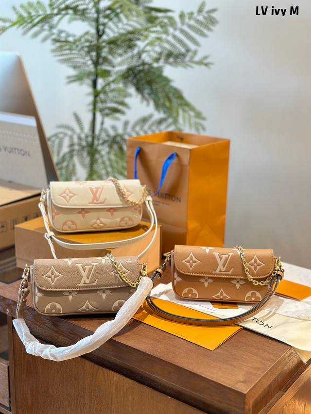 Lv Ivy Wallet On Chain手袋取材monogram帆布，灵感源自2000年代的sacrecoleta手袋。全皮压花链条横款woc小挎包oo[握