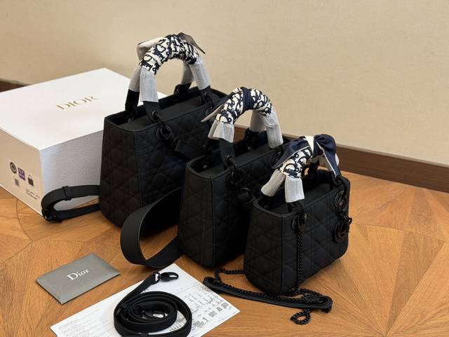 配折叠盒 尺寸：24*20Cm 20*18Cm 17*13Cm 高品版.升级出货 迪奥 戴妃磨砂 每个颜色真的太好看啦 春节是不是都需要它！