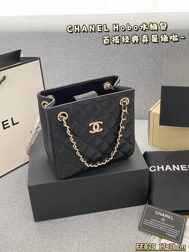 配全套礼盒 Size:17×16 Chanel香奈儿 Hobo水桶包 上身绝美 这份质感 小仙女们值得拥有 配全套礼盒 Size:17×16 Chanel香奈儿 Hobo水桶包 上身绝美 这份质感 小仙女们值得拥有
