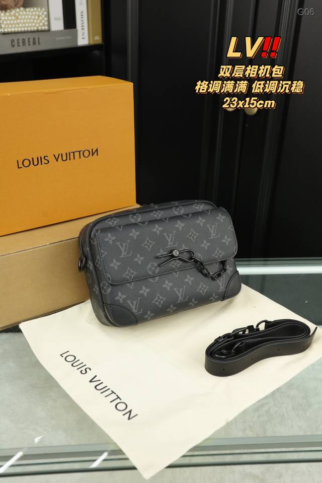 配全套礼盒 Lv 双层相机包 百搭到没朋友 就是酷 时尚感超强 辦识度很高 方方正正很能装，上身也帅气 尺寸23.15