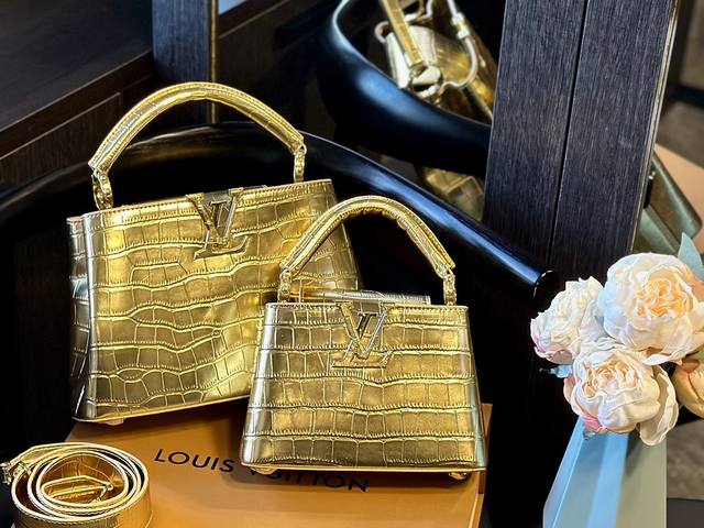 折叠礼盒 Lv Capucines 牛皮,限定渐变鸵鸟皮,超繁琐制作工序,女王范儿必备,Mini款独特超宽背带,经典大logo设计,结合monogram经典小花 折叠礼盒 Lv Capucines 牛皮,限定渐变鸵鸟皮,超繁琐制作工序,女王范儿必备,Mini款独特超宽背带,经典大logo设计,结合monogram经典小花