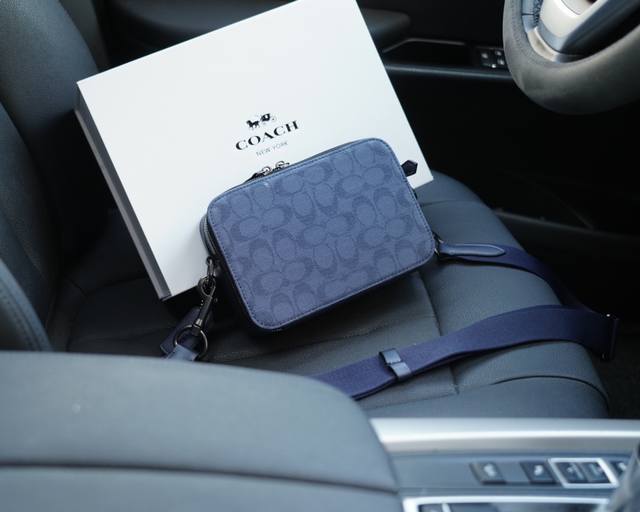 蔻驰 官网同步 高版本 斜挎单肩背包 永恒不过时的标志性产品 纯原单布料 顶级五金制作 非市面普通版本 今年coach最爱的款 全部实拍 实用性非常高 完全不用