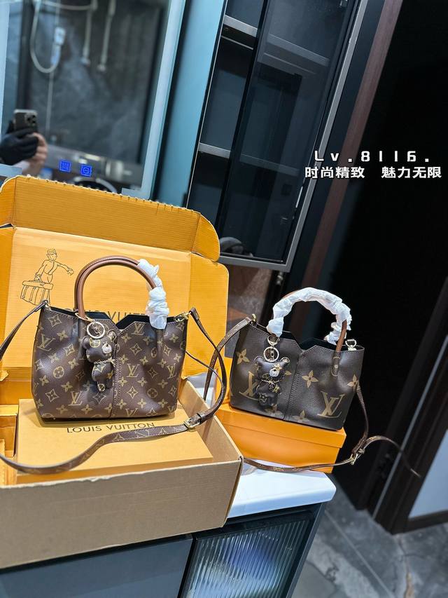 Lv水桶包是熱腾腾新款 又酷又甜的水桶包 出門随手一拎就很好看 尺寸23 17