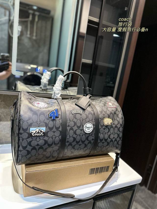 牛皮版本 Coach 男士旅行包袋 50Cm Coach目前为止最喜欢的一款旅行袋，短期旅行剛容量 完全够用，经典的 Signaturec 老花，超级百搭，Pv