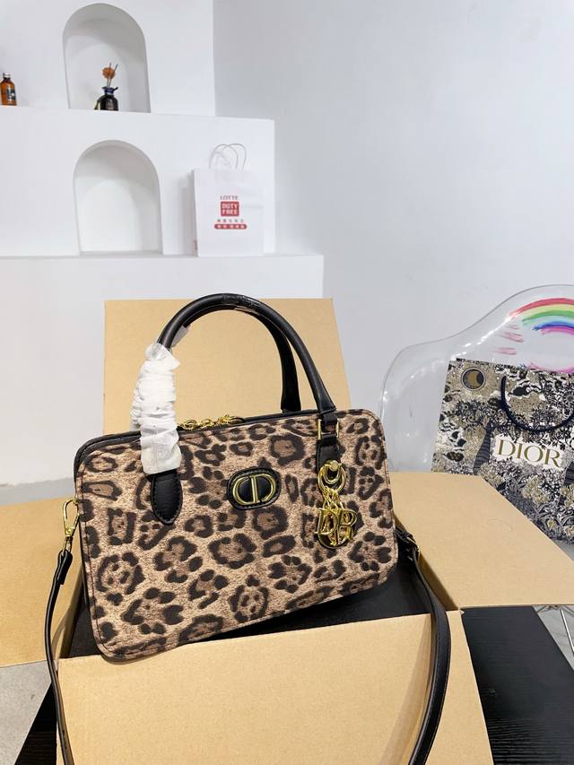 配盒子 迪奥手提包 日常最推荐 手提 斜挎 单肩更舒服 尺寸27.16.7